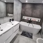 Rouquier, Vue Panoramique, Et Port De Sete, Climatise, Jacuzzi