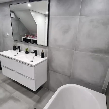 Rouquier, Vue Panoramique, Et Port De Sete, Climatise, Jacuzzi